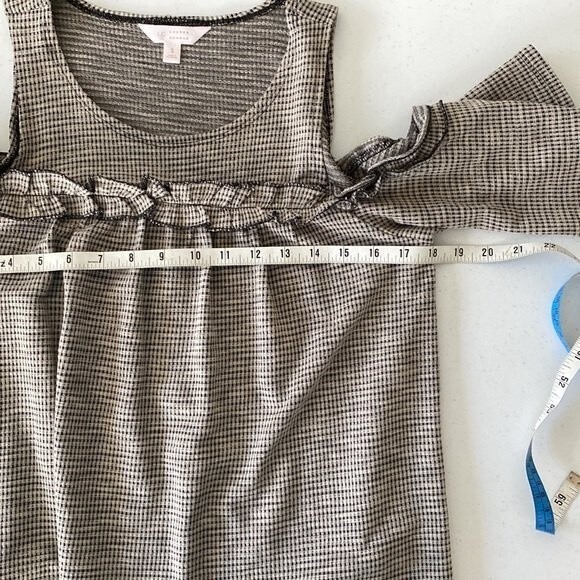 LC Lauren Conrad Cold-Shoulder Ruffle Knit Shift Dress Short Sleeve Scoop Neck - Picture 13 of 15